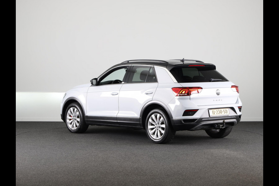 Volkswagen T-Roc 1.5 TSI Sport 150 pk Automaat (DSG) | Navigatie | Trekhaak | Parkeersensoren | Adaptieve cruise control | Stoelverwarming | Digitaal instrumentenpaneel |