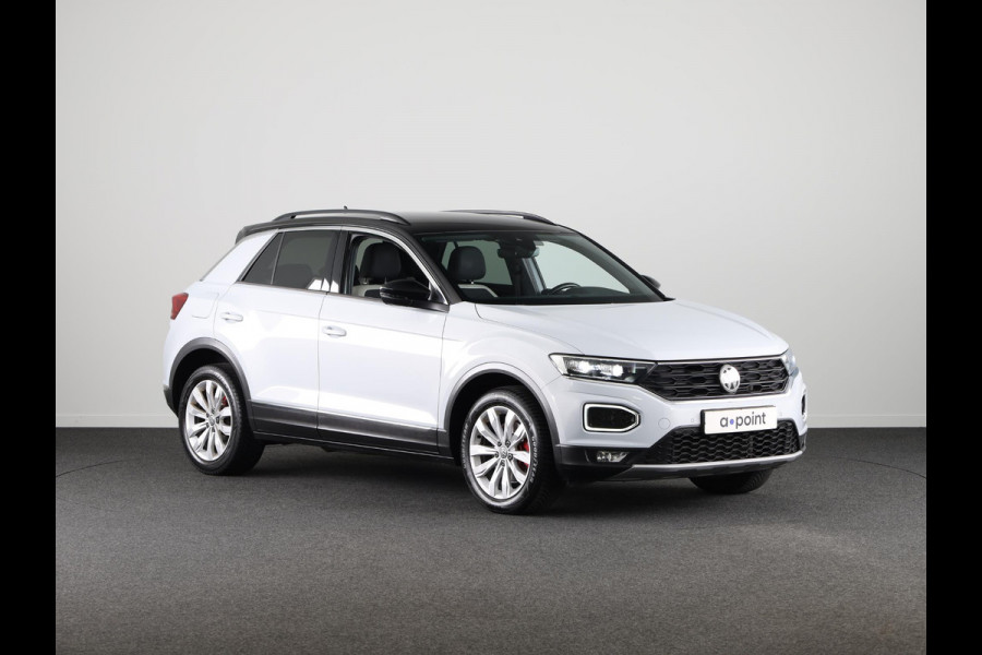 Volkswagen T-Roc 1.5 TSI Sport 150 pk Automaat (DSG) | Navigatie | Trekhaak | Parkeersensoren | Adaptieve cruise control | Stoelverwarming | Digitaal instrumentenpaneel |