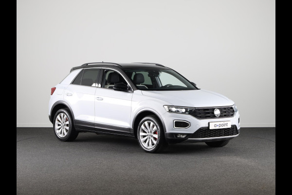 Volkswagen T-Roc 1.5 TSI Sport 150 pk Automaat (DSG) | Navigatie | Trekhaak | Parkeersensoren | Adaptieve cruise control | Stoelverwarming | Digitaal instrumentenpaneel |