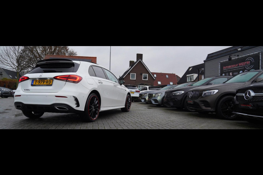 Mercedes-Benz A-Klasse 250 e Premium Plus | AMG Pakket | Panorama | Sfeerverlichting | Camera | Luxe leder / alcantara | Assisted