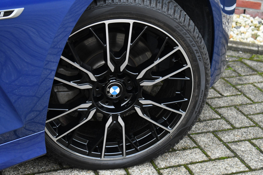 BMW 3 Serie Touring 330e M-Sport ACC El-zetels Camera 19inch Shadowline