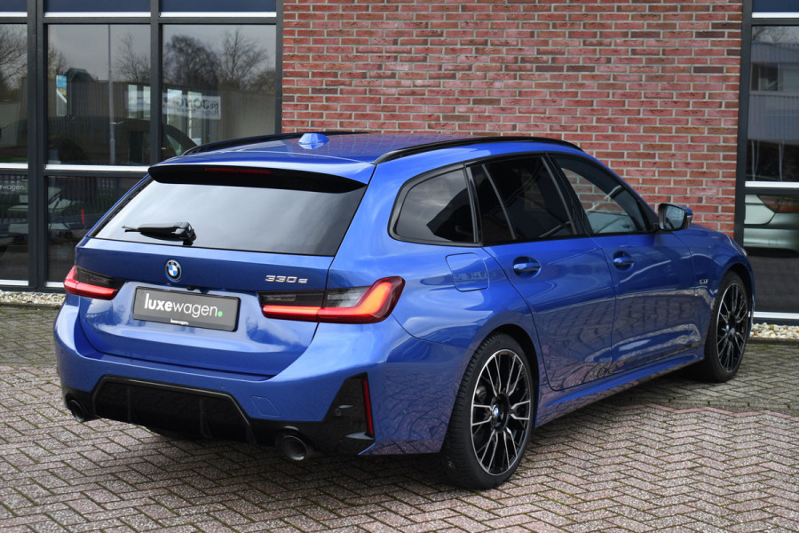 BMW 3 Serie Touring 330e M-Sport ACC El-zetels Camera 19inch Shadowline