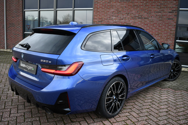 BMW 3 Serie Touring 330e M-Sport ACC El-zetels Camera 19inch Shadowline