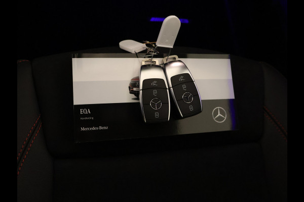 Mercedes-Benz EQA 250+ AMG Line 71 kWh | Nightpakket | Premium pakket | Winter pakket | Dodehoekassistent | Parkeerpakket met 360°-camera | GUARD 360° Voertuigbescherming Plus | Burmester Surround Sound systeem | EASY PACK achterklep |