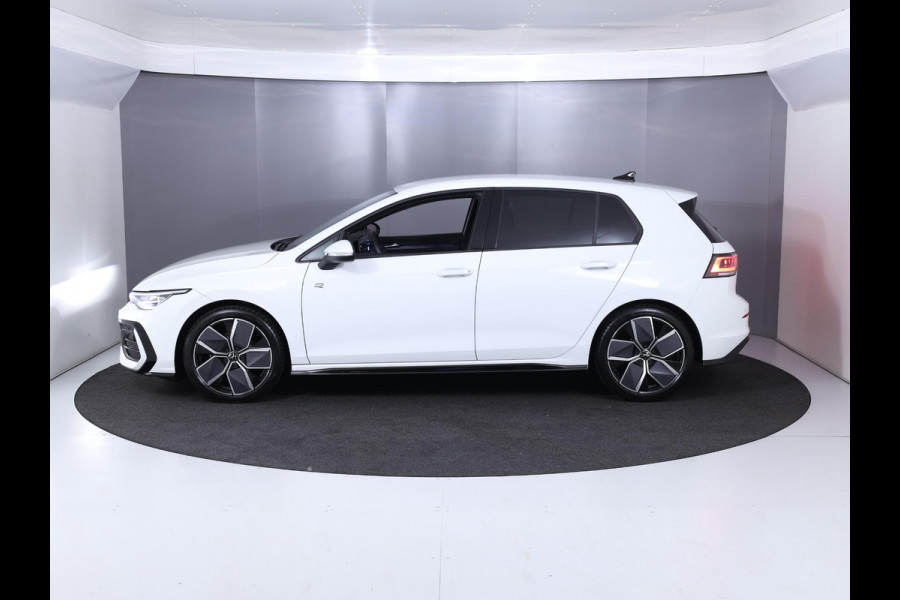 Volkswagen Golf 1.5 eTSI R-Line Edition 150 pk Automaat (DSG) NW TYPE | Navigatie | Parkeersensoren | Achteruitrijcamera | Adaptieve cruise control | Stoelverwarming | Matrix LED koplampen |