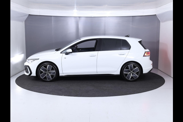 Volkswagen Golf 1.5 eTSI R-Line Edition 150 pk Automaat (DSG) NW TYPE | Navigatie | Parkeersensoren | Achteruitrijcamera | Adaptieve cruise control | Stoelverwarming | Matrix LED koplampen |