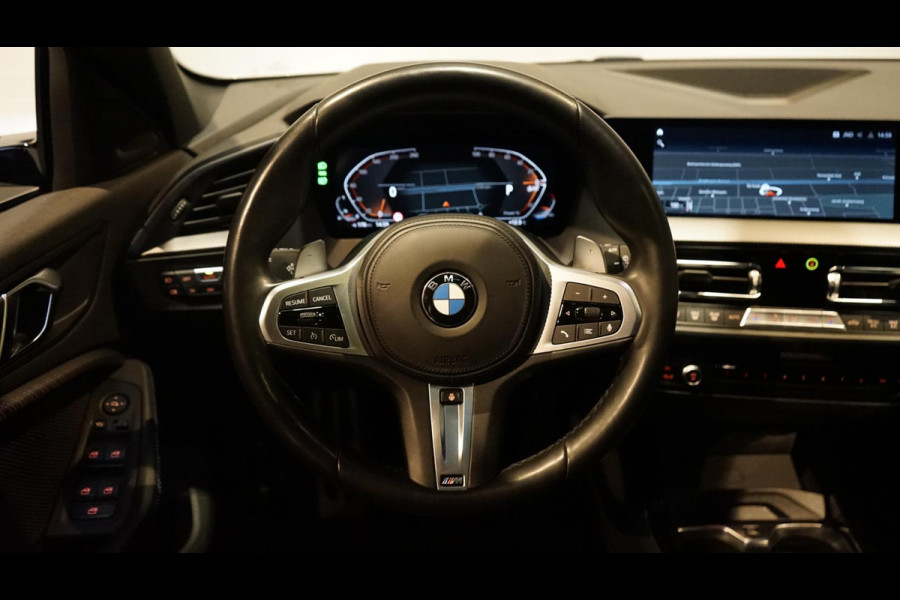 BMW 1-serie 120i M-sport Shadow Line AUTOMAAT-CAMERA-CLIMA-KEYLESS-NAVIGATIE PROF-PANORAMA-SCHAALSTOELEN