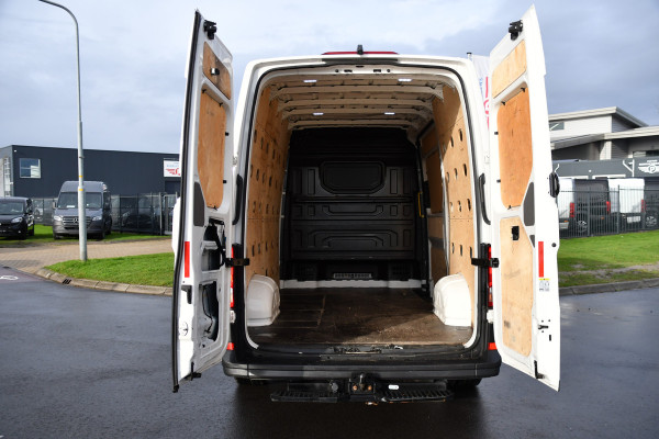 Volkswagen Crafter 35 2.0 TDI L3H3 PB Edition Camera, Cruise, Automaat, 177PK, Carplay, Multimedia,  Trekhaak, UNIEK!