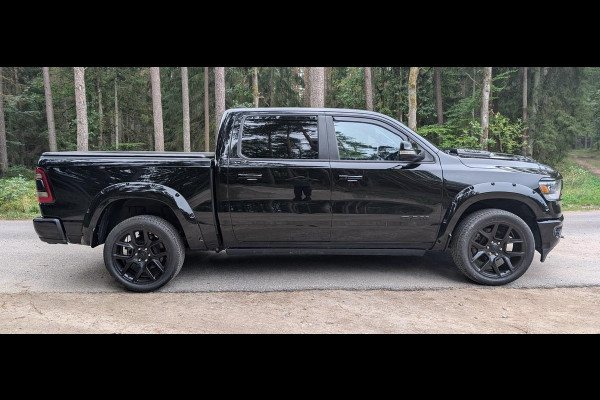 Dodge Ram 1500 Larami Black Edition 5.7 V8 4x4 Crew Cab LPG onderbouw