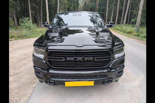 Dodge Ram 1500 Larami Black Edition 5.7 V8 4x4 Crew Cab LPG onderbouw