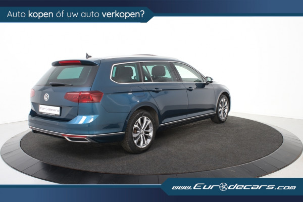 Volkswagen Passat 1.5 TSI Elegance iQ *Panoramadak*Leer*Trekhaak*Full-option*