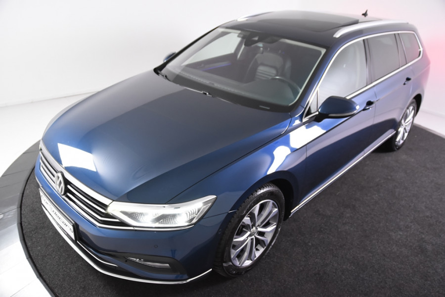 Volkswagen Passat 1.5 TSI Elegance iQ *Panoramadak*Leer*Trekhaak*Full-option*