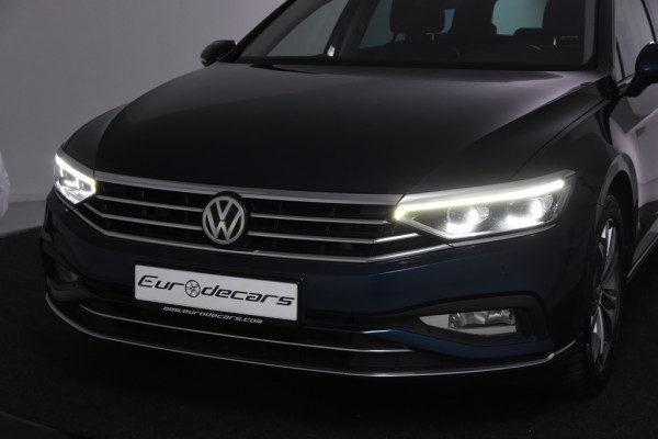 Volkswagen Passat 1.5 TSI Elegance iQ *Panoramadak*Leer*Trekhaak*Full-option*