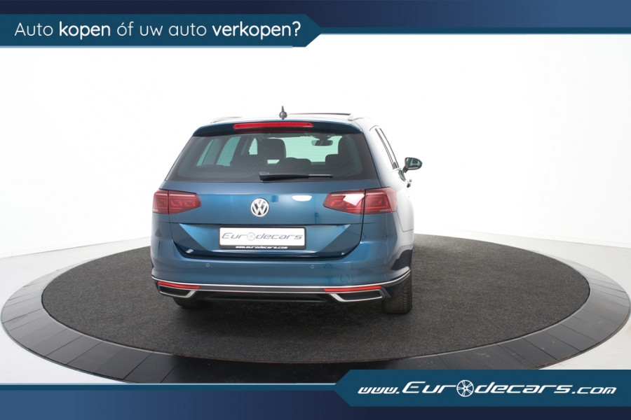 Volkswagen Passat 1.5 TSI Elegance iQ *Panoramadak*Leer*Trekhaak*Full-option*