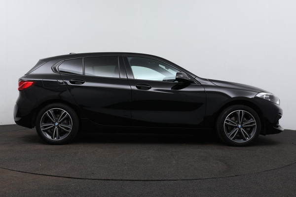 BMW 1-serie 118i Executive Edition Sport (NAVIGATIE, PARKEERSENSOREN, CLIMA, CARPLAY, 1e EIGENAAR, DEALER ONDERHOUDEN)