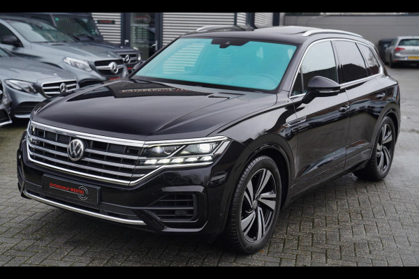 Volkswagen Touareg 3.0 TDI Atmosphere | Panorama | HuD | R-line | Elek Trekhaak | Luxe Leder | Sfeerverlichting | Adaptieve Cruise