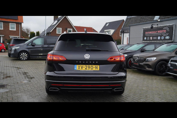 Volkswagen Touareg 3.0 TDI Atmosphere | Panorama | HuD | R-line | Elek Trekhaak | Luxe Leder | Sfeerverlichting | Adaptieve Cruise