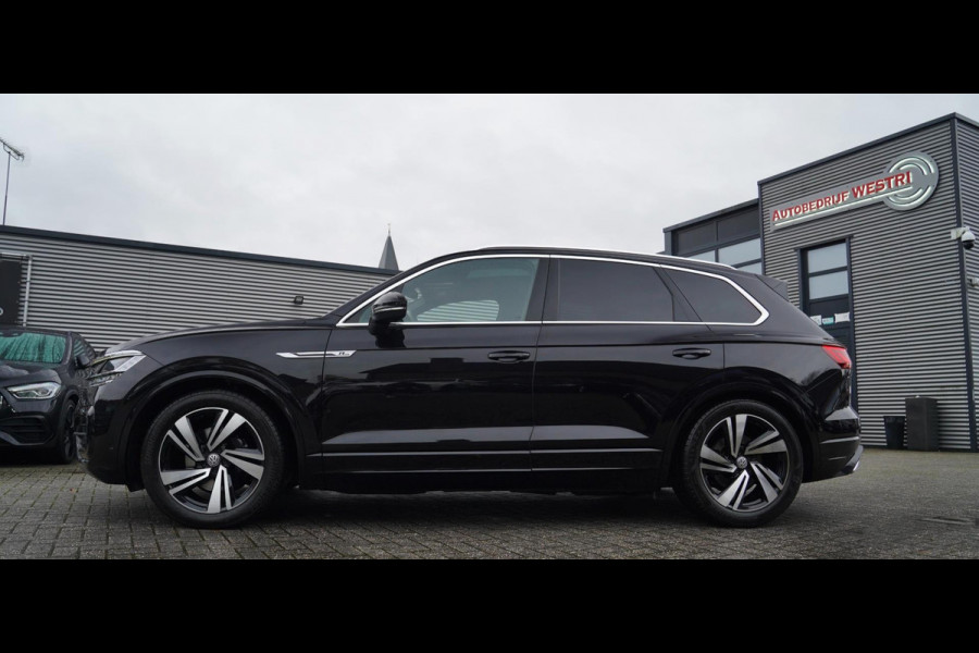 Volkswagen Touareg 3.0 TDI Atmosphere | Panorama | HuD | R-line | Elek Trekhaak | Luxe Leder | Sfeerverlichting | Adaptieve Cruise