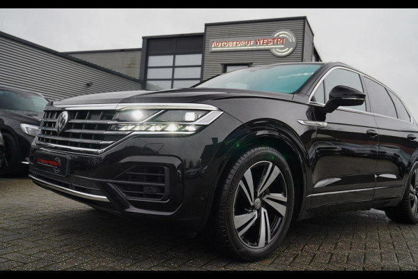 Volkswagen Touareg 3.0 TDI Atmosphere | Panorama | HuD | R-line | Elek Trekhaak | Luxe Leder | Sfeerverlichting | Adaptieve Cruise