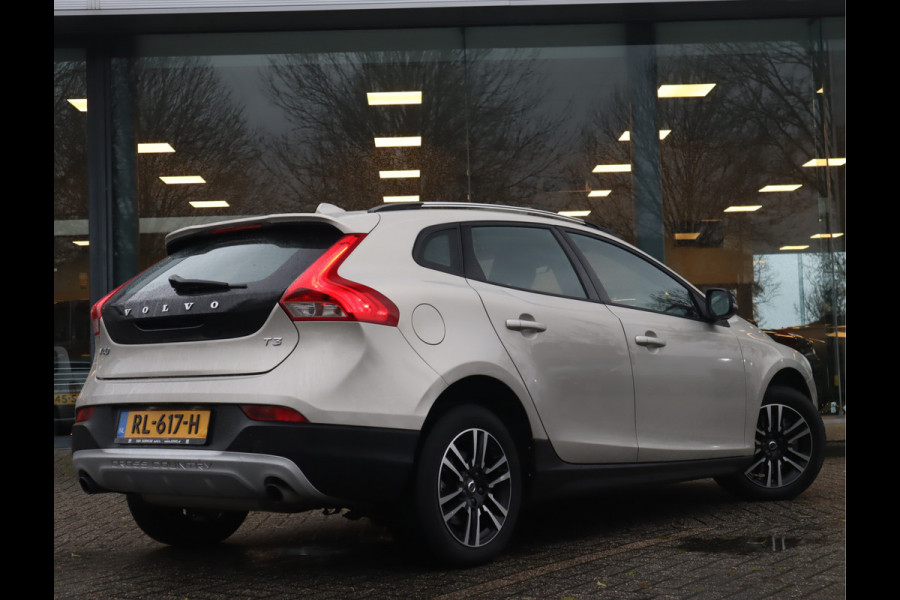 Volvo V40 Cross Country 1.5 T3 Momentum Automaat