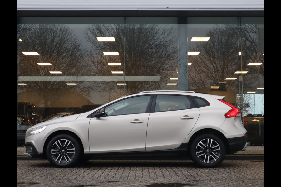 Volvo V40 Cross Country 1.5 T3 Momentum Automaat