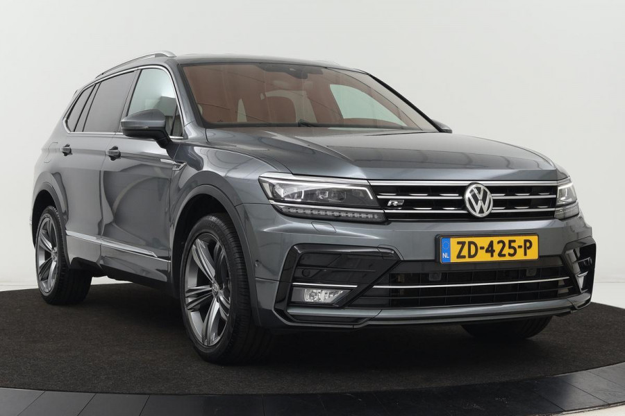 Volkswagen Tiguan Allspace 1.5 TSI R-line 7-persoons | Trekhaak | Camera | Adaptive cruise | Full LED | Keyless | Active Info | Park Assist | Alcantara