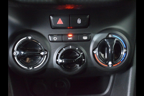 Peugeot 2008 1.2 PureTech Blue Lion PANORAMADAK | NAVIGATIE | CARPLAY | PARKEERSENSOREN | AIRCO | 47.391km