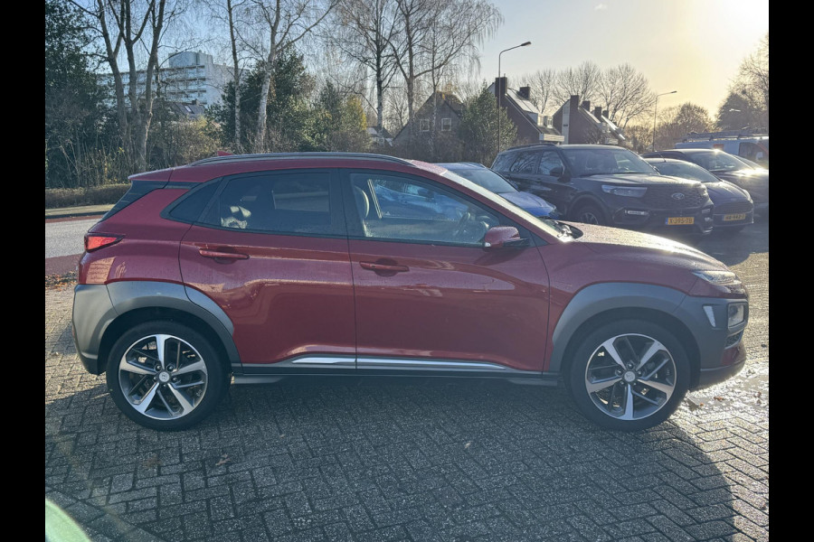 Hyundai Kona 1.0 T-GDI Premium 120pk Trekhaak | Dodehoeksensoren | Volledig Leder | Navigatie | Stoelverwarming | LED Koplampen | Achteruitrijcamera