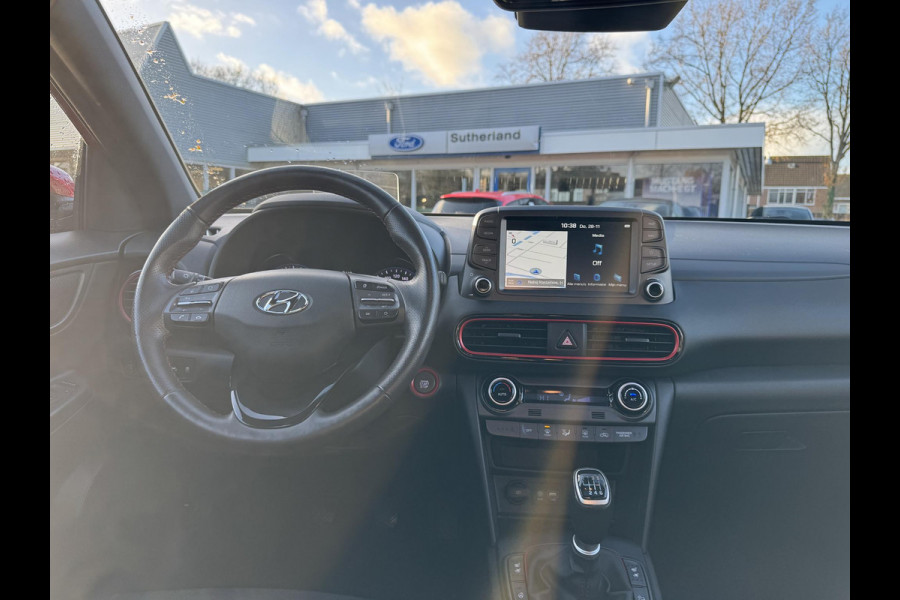 Hyundai Kona 1.0 T-GDI Premium 120pk Trekhaak | Dodehoeksensoren | Volledig Leder | Navigatie | Stoelverwarming | LED Koplampen | Achteruitrijcamera