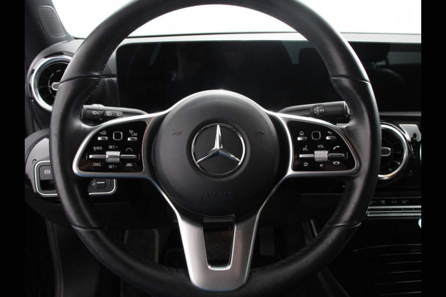 Mercedes-Benz A-Klasse 200 Automaat Advantage | Navigatie | Apple Carplay/Android Auto | Camera | Adaptive cruise control | Stoelverwarming | Parkeer sensoren