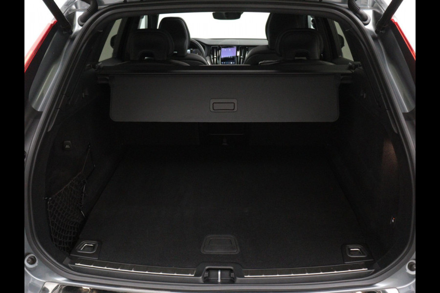 Volvo XC60 2.0 Recharge T8 AWD R-Design | Panorama | Harman/Kardon |