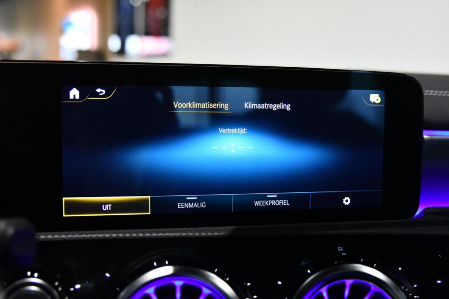 Mercedes-Benz A-Klasse 250 e AMG Edition. Memory, Pano, Distro+, HUD, Burm, Camera, Keyless, Sfeer, CarPlay, Multibeam!