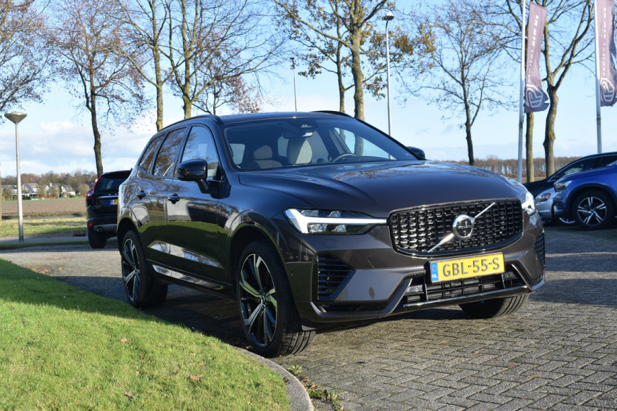 Volvo XC60 T6 350PK Automaat AWD Ultimate Dark | B&W | ACC | 360 camera | 21"LMV | Panoramadak | Wool blend | Stuurverwarming