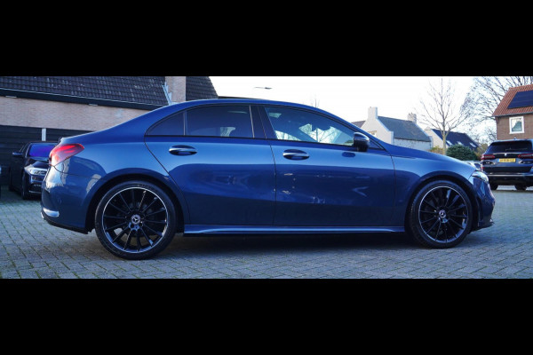 Mercedes-Benz A-Klasse 180 d Launch Edition Premium Plus | Stoelverwarming | 360 Camera | Pano