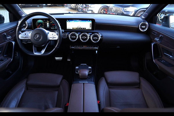 Mercedes-Benz A-Klasse 180 d Launch Edition Premium Plus | Stoelverwarming | 360 Camera | Pano