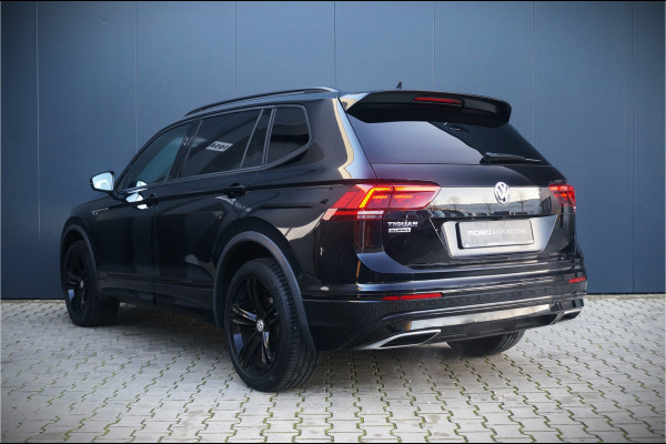 Volkswagen Tiguan Allspace 1.5 TSI Highline Business R | Black Style | R-Line | Virtual | Trekhaak | Camera | Stuur/Stoelverwarming | NAP | BTW | Keyless | Elek. Achterklep | Adaptive Cruise Control | Led | Automaat |