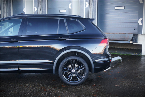 Volkswagen Tiguan Allspace 1.5 TSI Highline Business R | Black Style | R-Line | Virtual | Trekhaak | Camera | Stuur/Stoelverwarming | NAP | BTW | Keyless | Elek. Achterklep | Adaptive Cruise Control | Led | Automaat |