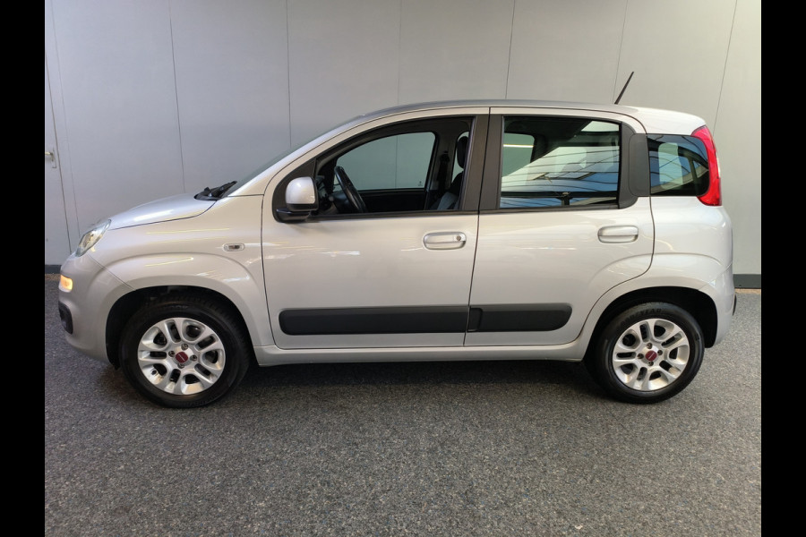 Fiat Panda 1.2 Lounge 4 cilinder uit 2020 Rijklaar + 12 maanden Bovag-garantie Henk Jongen Auto's in Helmond,  al 50 jaar service zoals 't hoort!