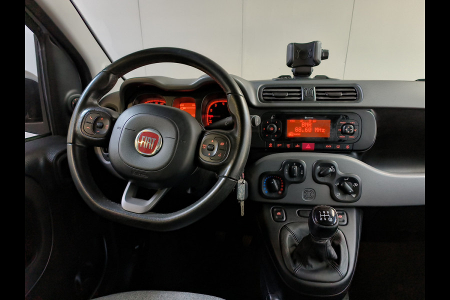 Fiat Panda 1.2 Lounge 4 cilinder uit 2020 Rijklaar + 12 maanden Bovag-garantie Henk Jongen Auto's in Helmond,  al 50 jaar service zoals 't hoort!