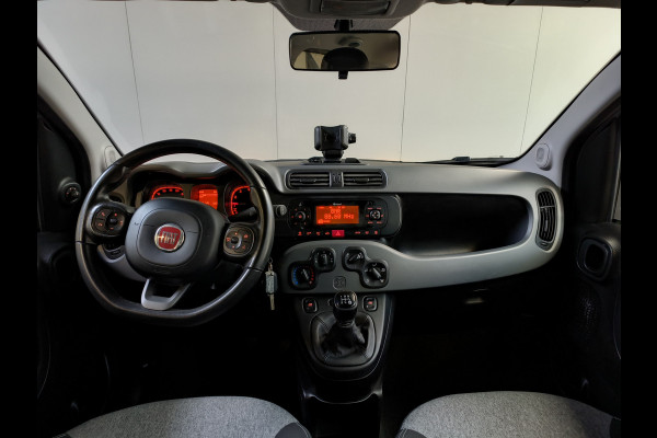 Fiat Panda 1.2 Lounge 4 cilinder uit 2020 Rijklaar + 12 maanden Bovag-garantie Henk Jongen Auto's in Helmond,  al 50 jaar service zoals 't hoort!