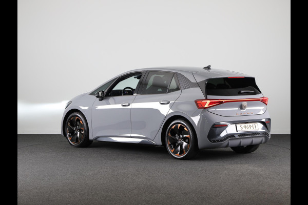 CUPRA Born Performance One 62 kWh 204 pk | Navigatie | Parkeersensoren | Achteruitrijcamera | Adaptieve cruise control | Stoelverwarming |