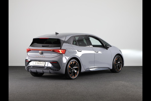 CUPRA Born Performance One 62 kWh 204 pk | Navigatie | Parkeersensoren | Achteruitrijcamera | Adaptieve cruise control | Stoelverwarming |