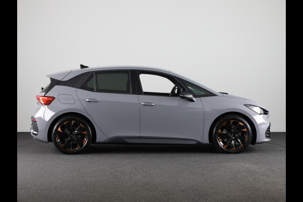 CUPRA Born Performance One 62 kWh 204 pk | Navigatie | Parkeersensoren | Achteruitrijcamera | Adaptieve cruise control | Stoelverwarming |