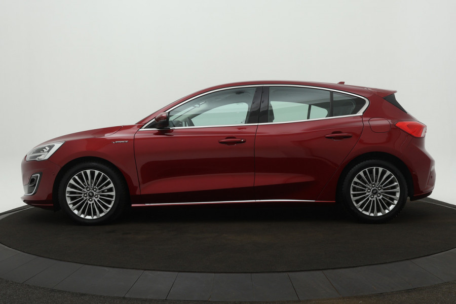 Ford Focus BWJ 2019 / 1.0 EcoB 126PK Vignale / Leer / Clima / Full LED / Ad. Cruise / Navi / Stoelverw / Voorruit verw / Stuurwiel verw /