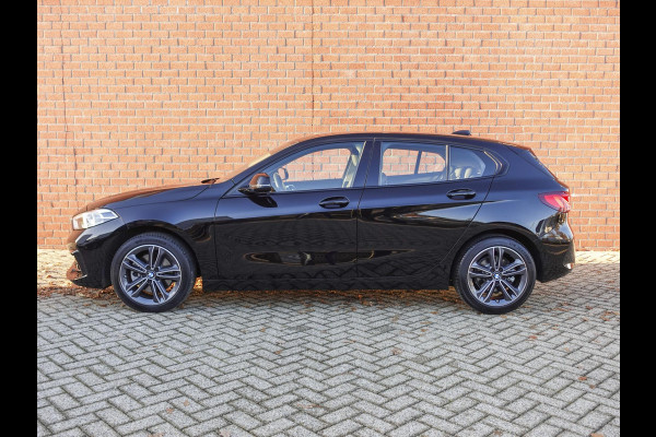 BMW 1-serie 118i Introduction Edition Automaat Sportline Sportstoelen Groot Navigatie Led verlichting Parkeersensoren voor en achter et.