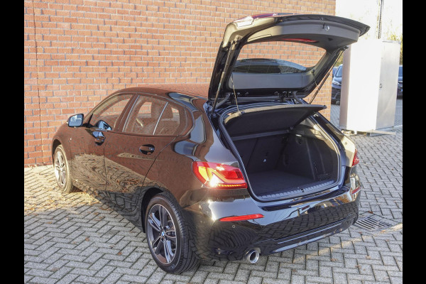 BMW 1-serie 118i Introduction Edition Automaat Sportline Sportstoelen Groot Navigatie Led verlichting Parkeersensoren voor en achter et.