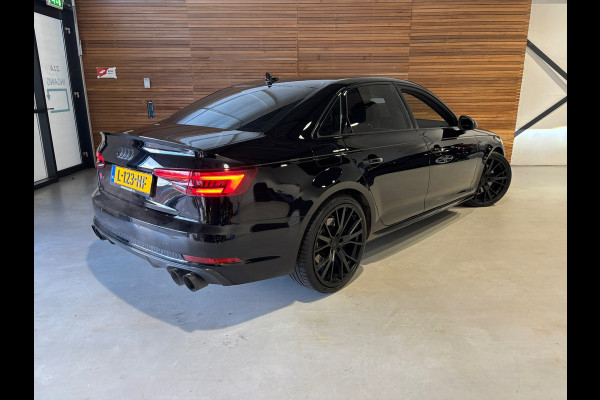 Audi A4 Limousine 3.0 TFSI S4 quattro ProLine Plus | Black Pack | Matrix-LED Dynamisch | IPe Sportuitlaat | S Onderstel | 20inch