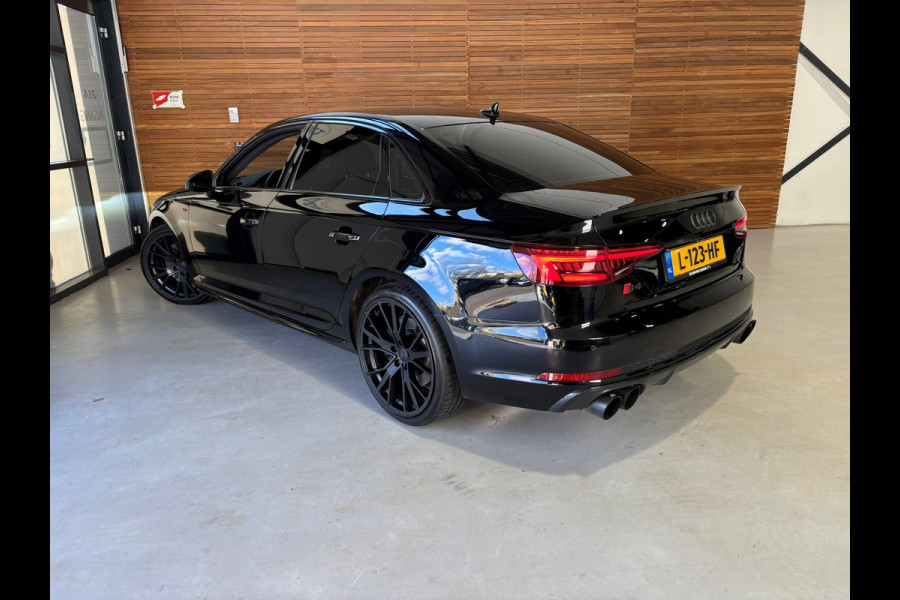 Audi A4 Limousine 3.0 TFSI S4 quattro ProLine Plus | Black Pack | Matrix-LED Dynamisch | IPe Sportuitlaat | S Onderstel | 20inch