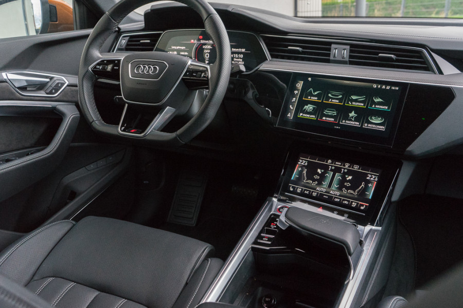 Audi e-tron Sportback S Quattro / Luchtvering/ Virtual Cockpit Plus/ Panoramadak/ Trekhaak/ 23 Inch Lichtmetalen velgen/ 370kW (504PK)