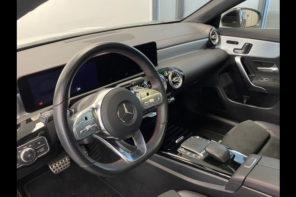 Mercedes-Benz CLA-Klasse 180 Business Solution AMG Panoramadak Sfeerverlichting 18LMV Cruise control DAB+ 2 Jaar garantie mogelijk* ( vraag naar de voorwaarde)